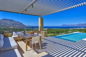 Holiday villa Charisma, Terrace & Infinity Pool and Uninterrupted Gaze over Kissamos  Bay 